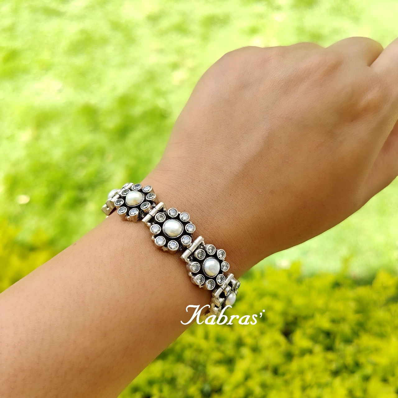 White Pearl Round Bracelet