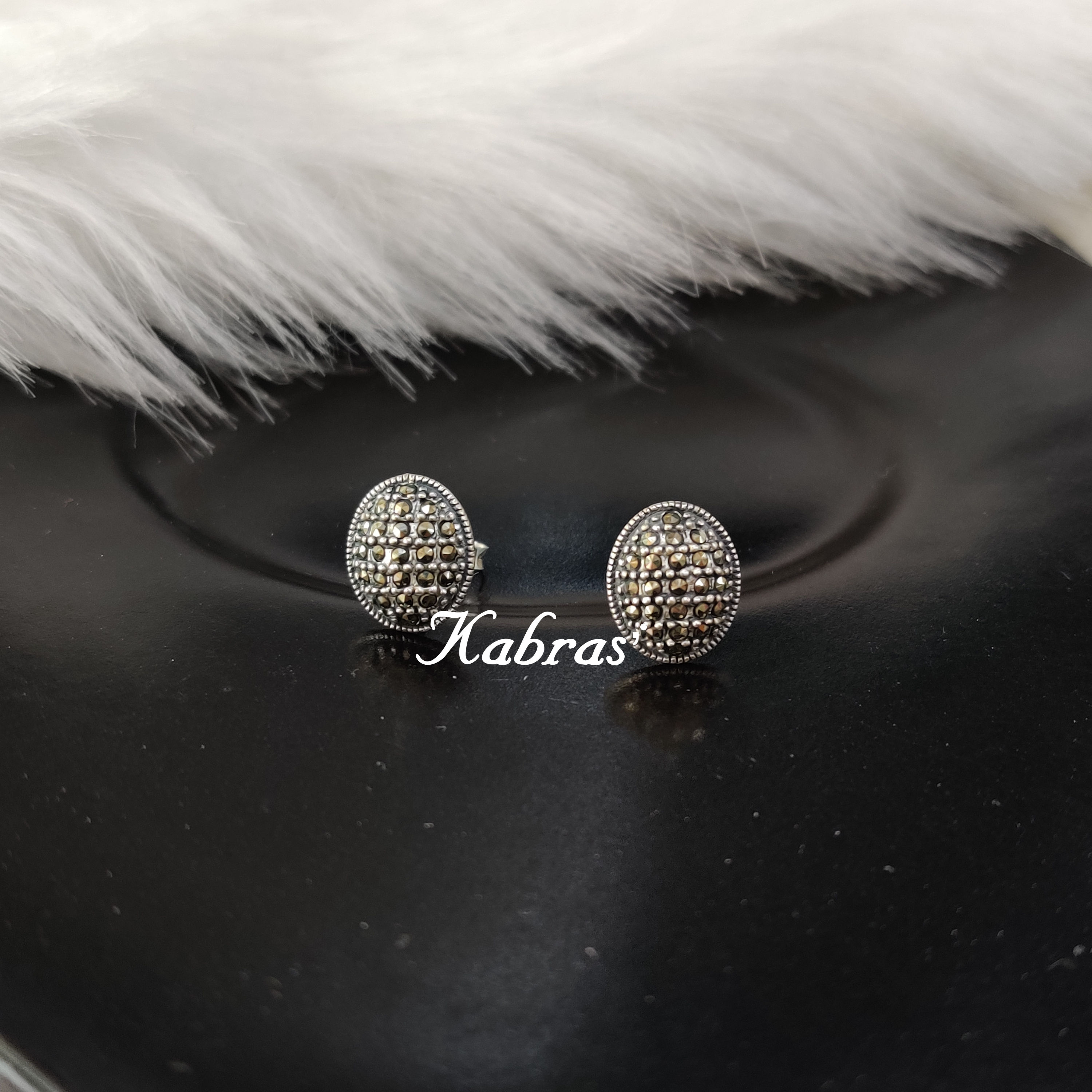 Dot Oval Studs