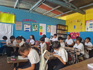 Besuch der Schule El Edén