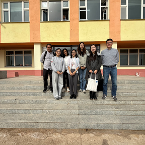 Хамтран ажиллагч орон нутгийн сургуулиудаар зочиллоо.