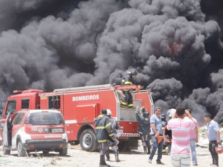 Incêndio atinge depósito no CIS em Feira de Santana