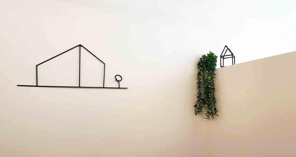 שתי יצירות פלדה של סטודיו יאבאיה באזור דלפק הקבלה במשרדי קבוצת ברן.