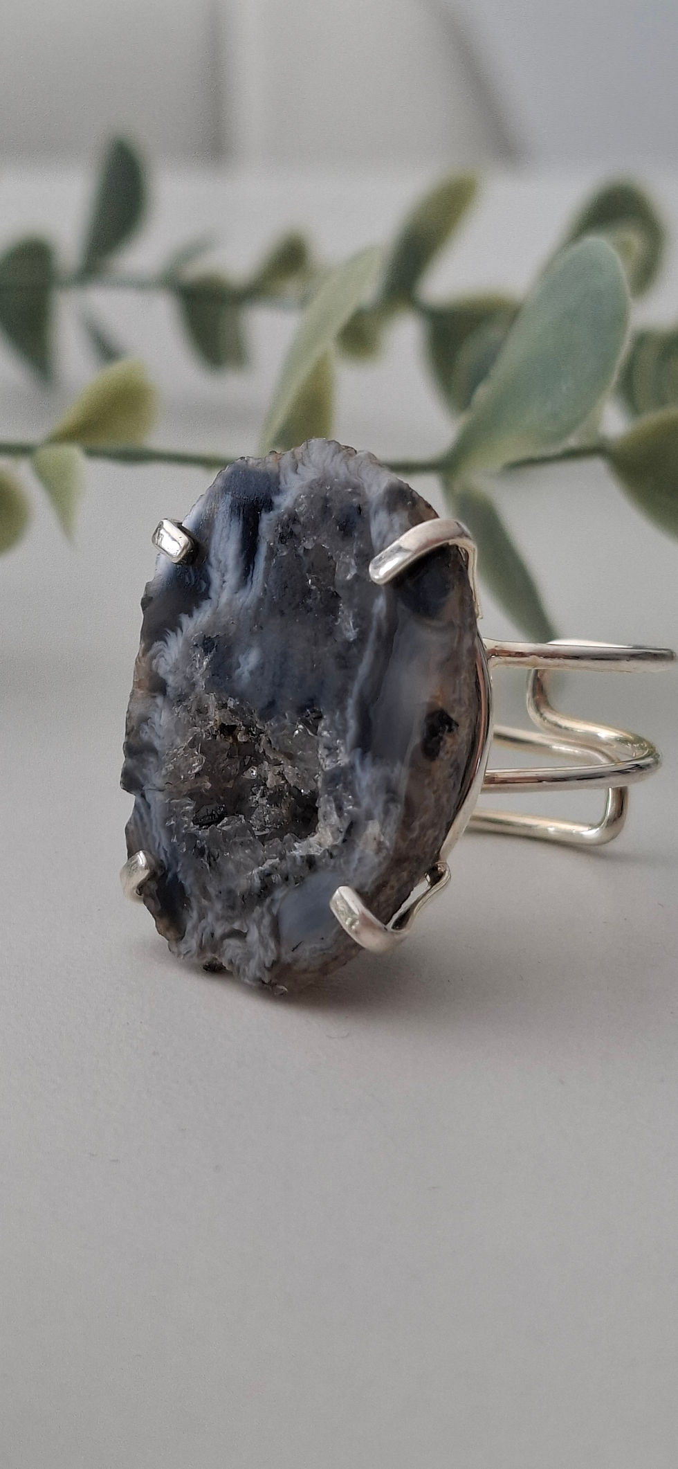 Miniature : Raw natural agate half geode ring