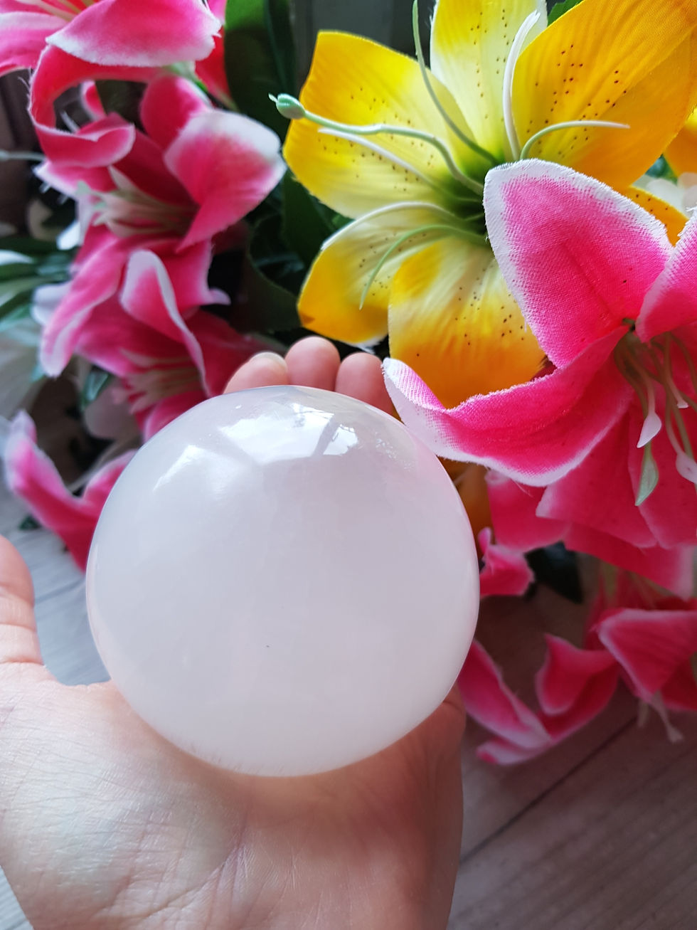 Selenite sphere (large)