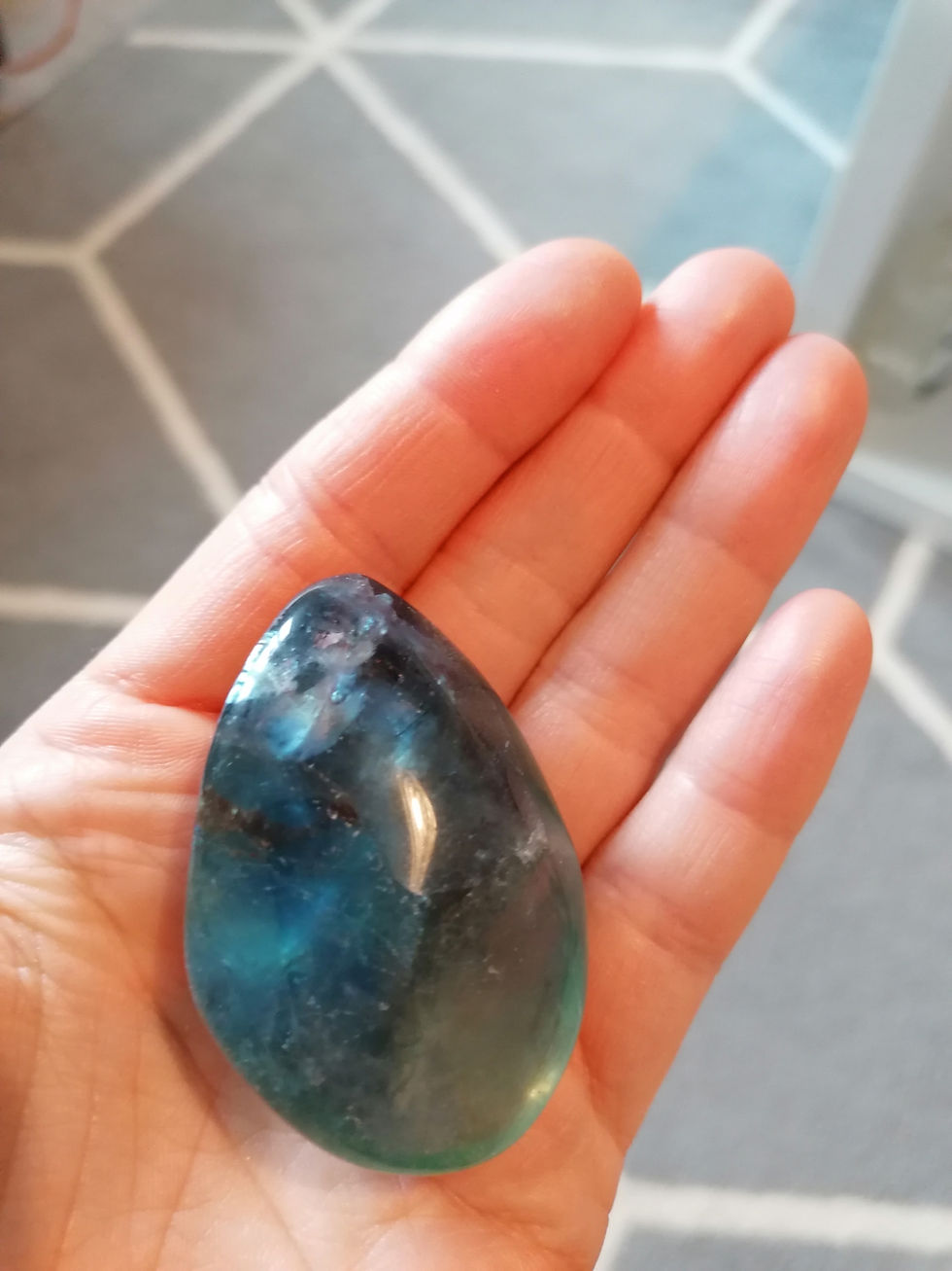 Fluorite blue & green large standing palmstone
