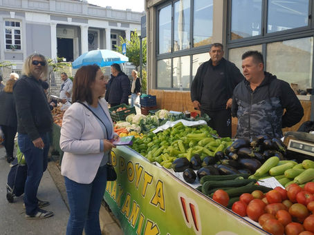 Εξόρμηση στην λαϊκή αγορά των Σερβίων με μέλη του ΣΥΡΙΖΑ ΠΣ
