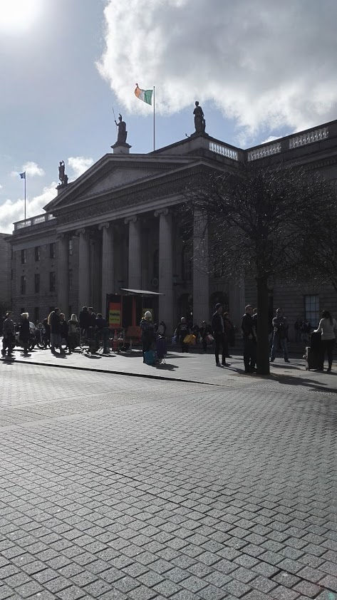 Une des avenues principales de Dublin