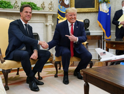 Putyin beszél, Trump pózol (Larry C. Johnson jegyzete)