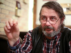 Ötszáz év kétszáz dalban. Dinnyés József országszerte megénekelte fél évezred magyar történelmét