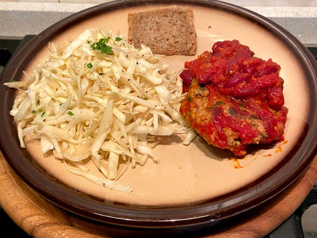 Lean burger and white cabbage