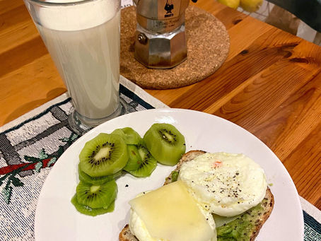 White eggs and kiwi breakfast