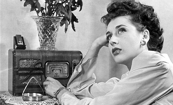 female-radio-listener-vintage-radio-01.j