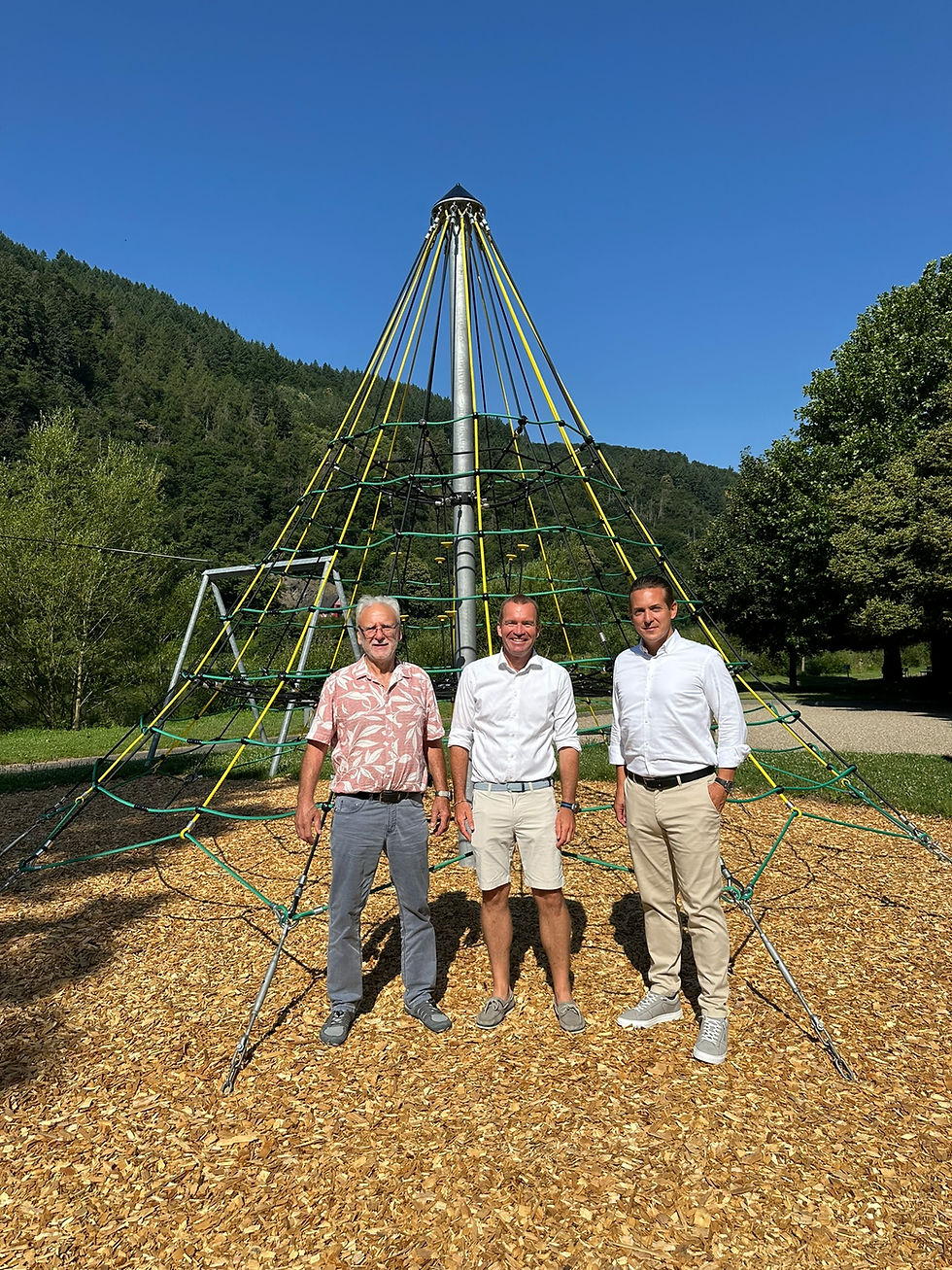 Neue Kletterspinne auf dem Spielplatz Traben-Trarbach eingeweiht! 🎉 
