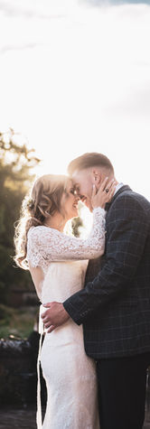 Couple in there first dance at there wedding.