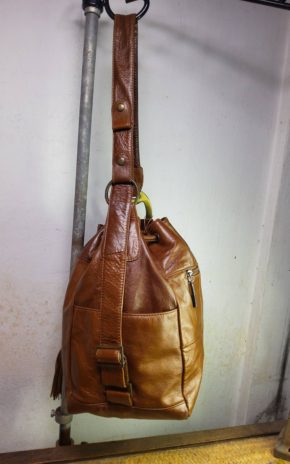 ภาพขนาดย่อ: กระเป๋าสะพายหนังแท้