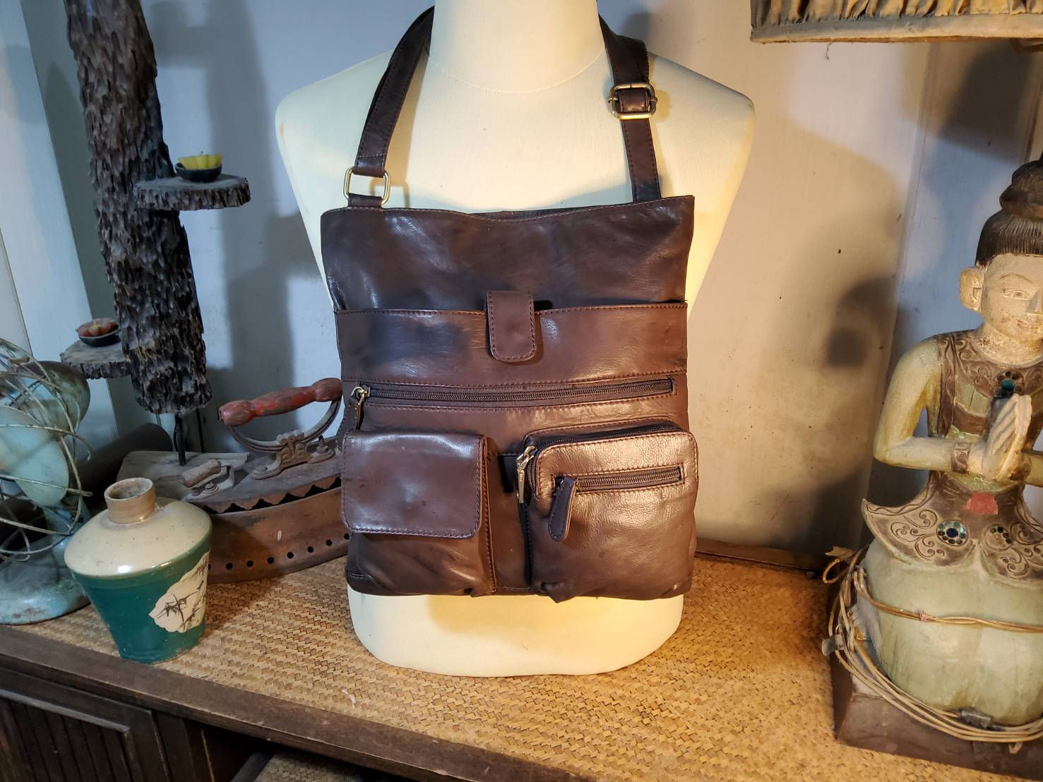 กระเป๋าหนังสะพายชาย