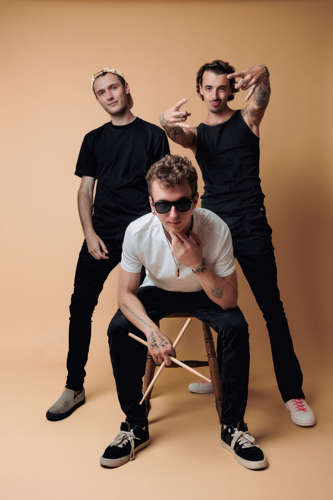 NICKY AND THE BOYS-6.jpg