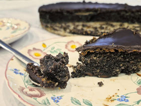 עוגת פרג שוקולד בחושה ומושחתת