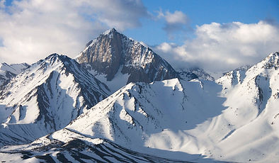 Peaks montagne enneigée