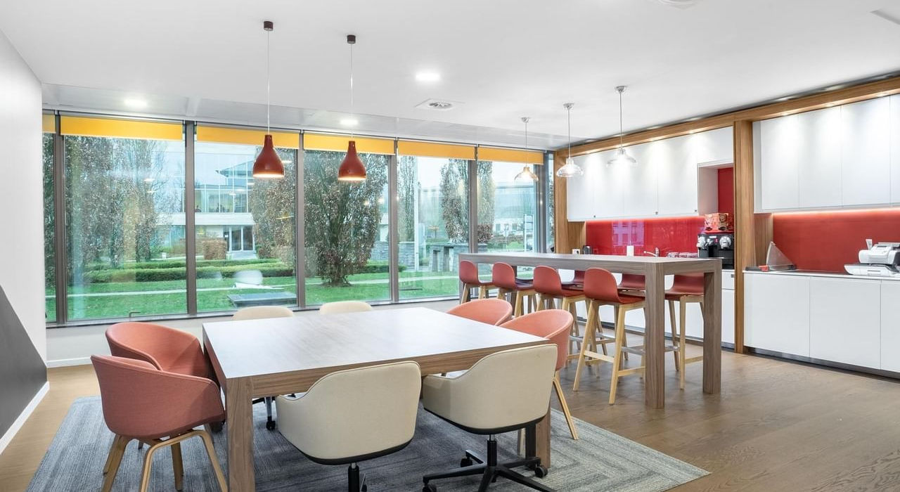Regus parc de l'alliance, espace de coworking salle à manger