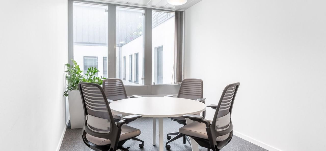 Titatium espace de coworking Bruxelles midi salle de reunion.jpg
