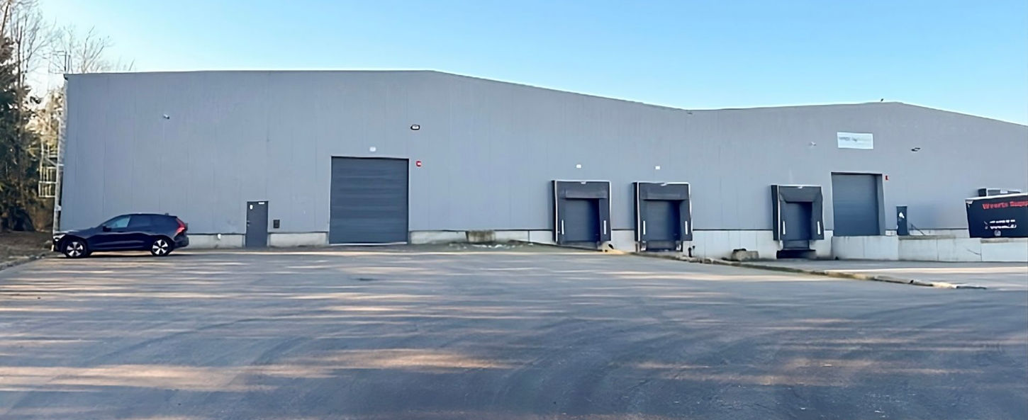 Intérieur moderne du centre de distribution à Herstal, adapté pour vos besoins de logistique.