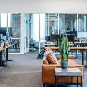 Espaces de Coworking vs Bureaux Classiques : Quel Choix pour Votre Entreprise ?