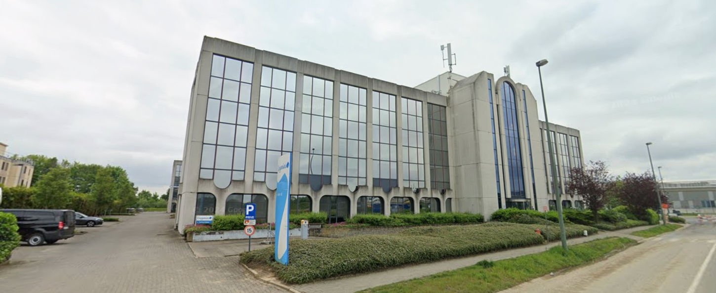 Bâtiment gris de bureau en location à Diegem