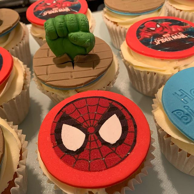 Spider-Man and Hulk cupcakes -
Love thes