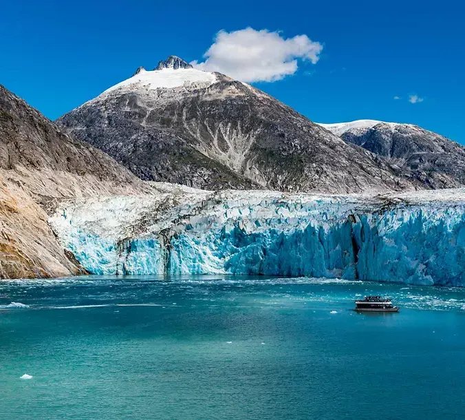 endicott-arm-dawes-glacier-icy-snow-cliffs-icebergs