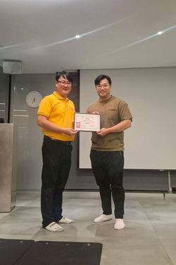 171學員證書合照