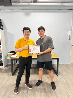 95學員領取證書