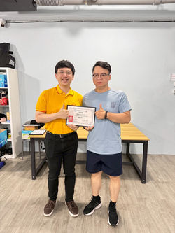 96學員領取證書