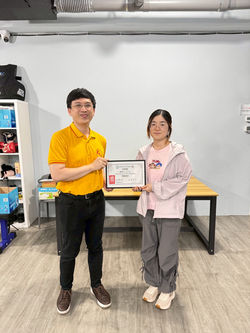 101學員領取證書