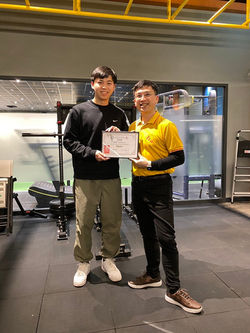 94學員領取證書