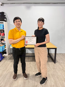 103學員領取證書