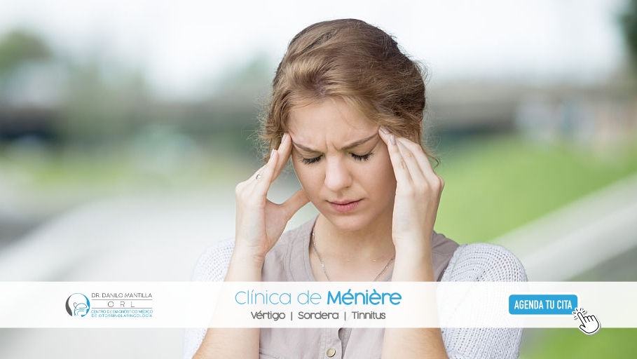 Mujer con gesto de vértigo al aire libre; banner de clínica de Ménière con texto Agenda tu cita Clínica del Ménière: Vértigo, Sordera, Tinnitus