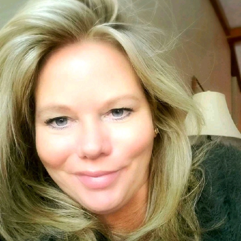 Jeni Jones.jpeg