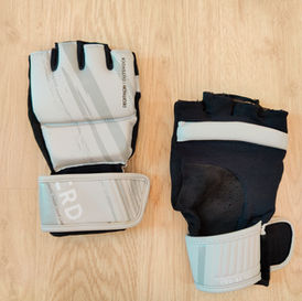 Decathlon Outshock 100 Cardio Boxing Mitt Review: Stylish, Light, but Lacks Comfort