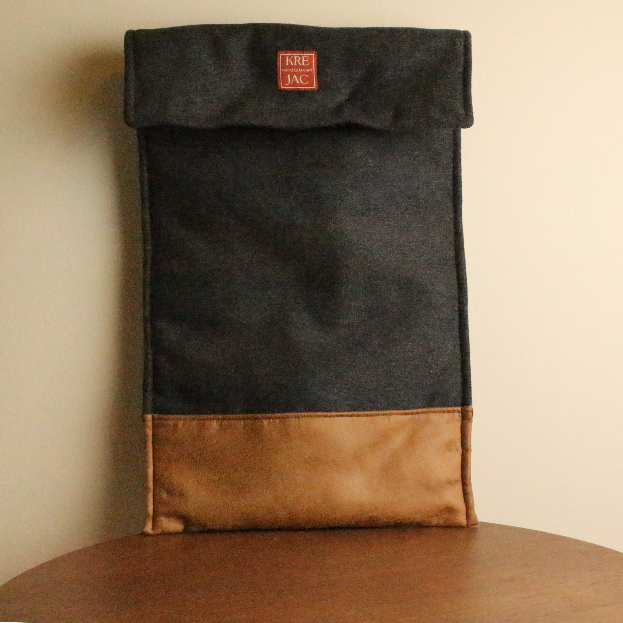 Laptophoes 16 inch Maik