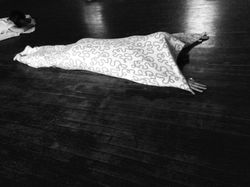 Amelie under blanket