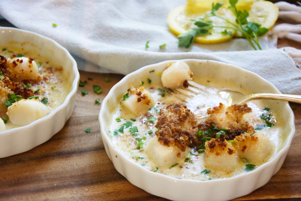 Baked Bay Scallops in Garlic Cream Sauce