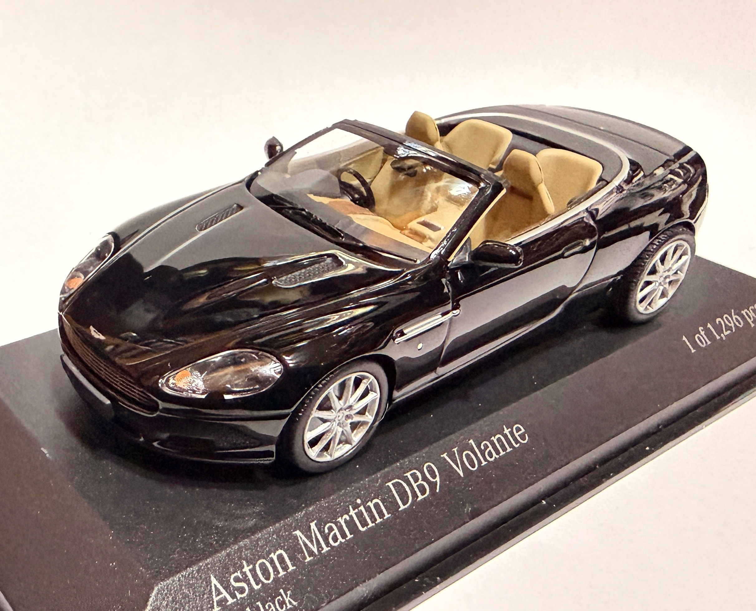ASTON MARTIN DB9 VOLANTE CABRIO - MINICHAMPS