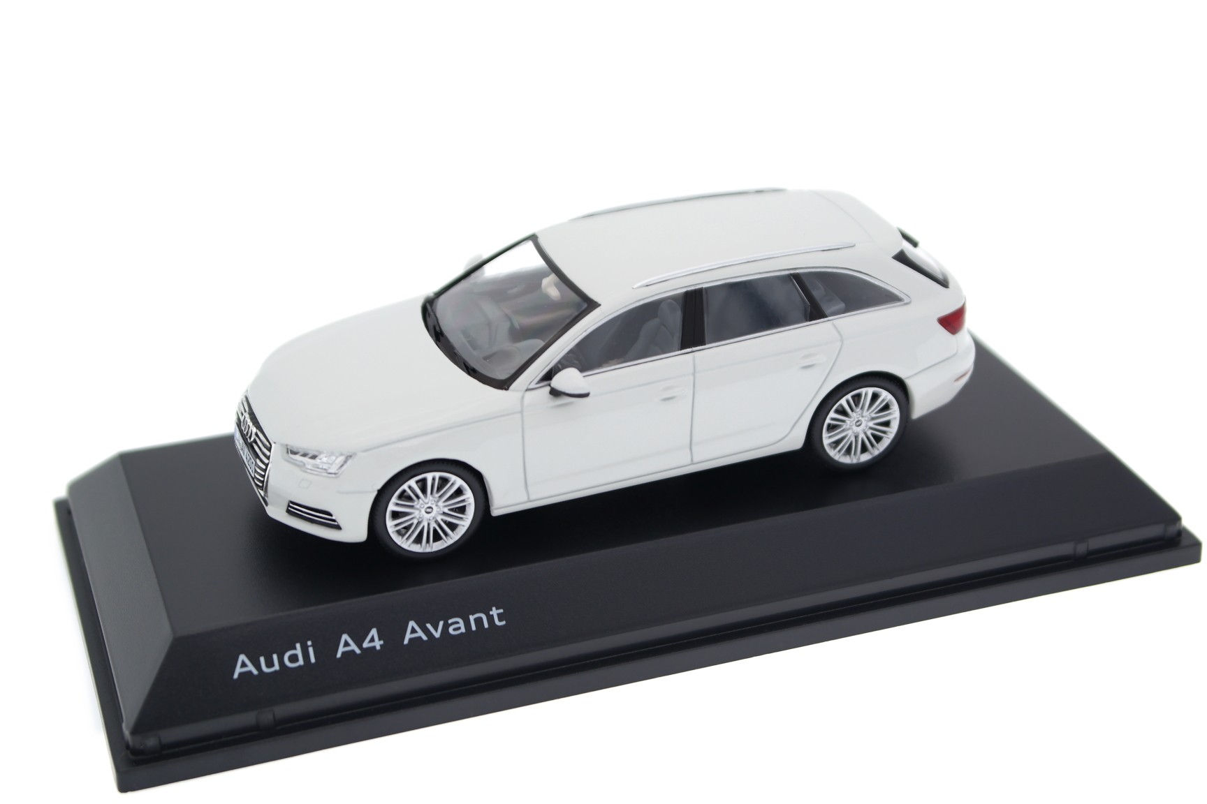 AUDI A4 AVANT - SPARK