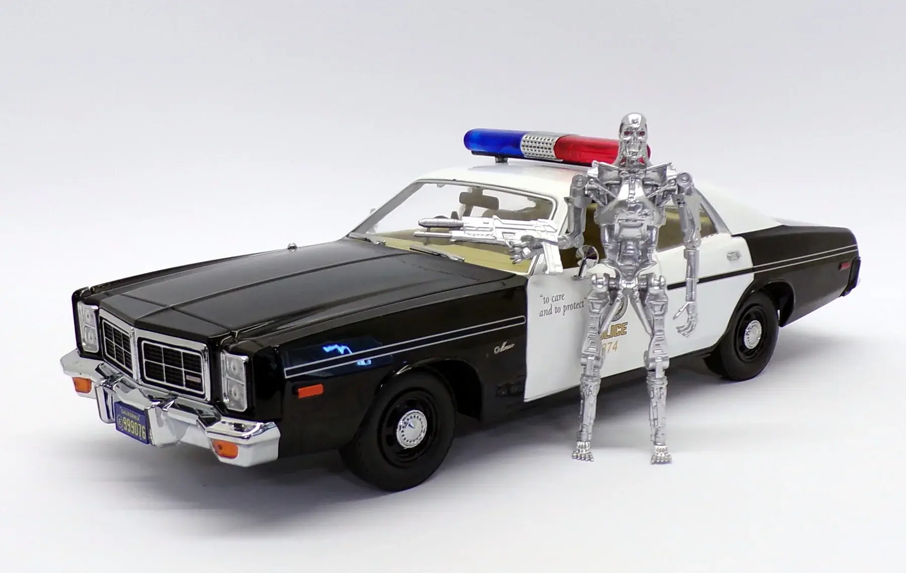 DODGE MONACO METROPOLITAN POLICE THE TERMINATOR + T800 F - GREENLIGHT ARTISAN
