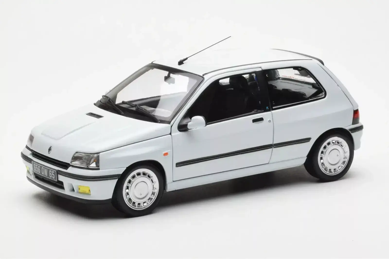RENAULT CLIO 16S - NOREV