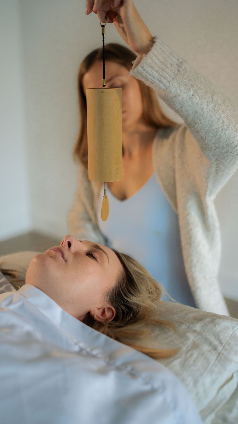 Reiki session in Toronto with Liv Arcangeli - practitioner using sound healing instrument to increase relaxation