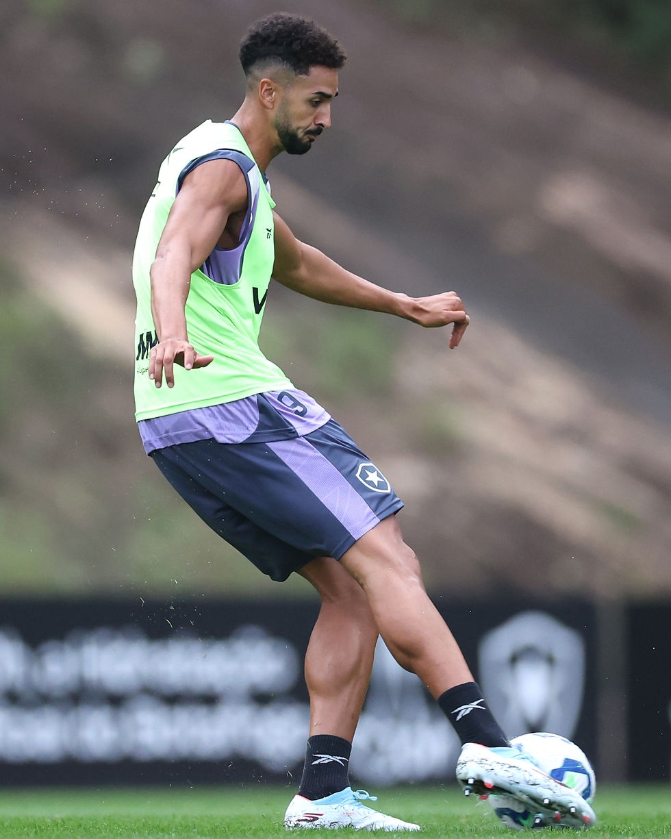 Chris Ramos, em ação pelo Botafogo