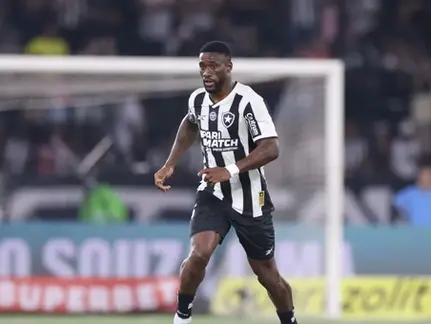 Bastos, zagueiro do Botafogo