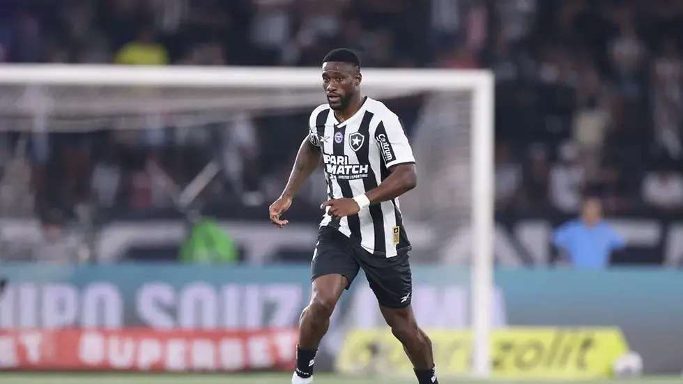 Bastos, zagueiro do Botafogo
